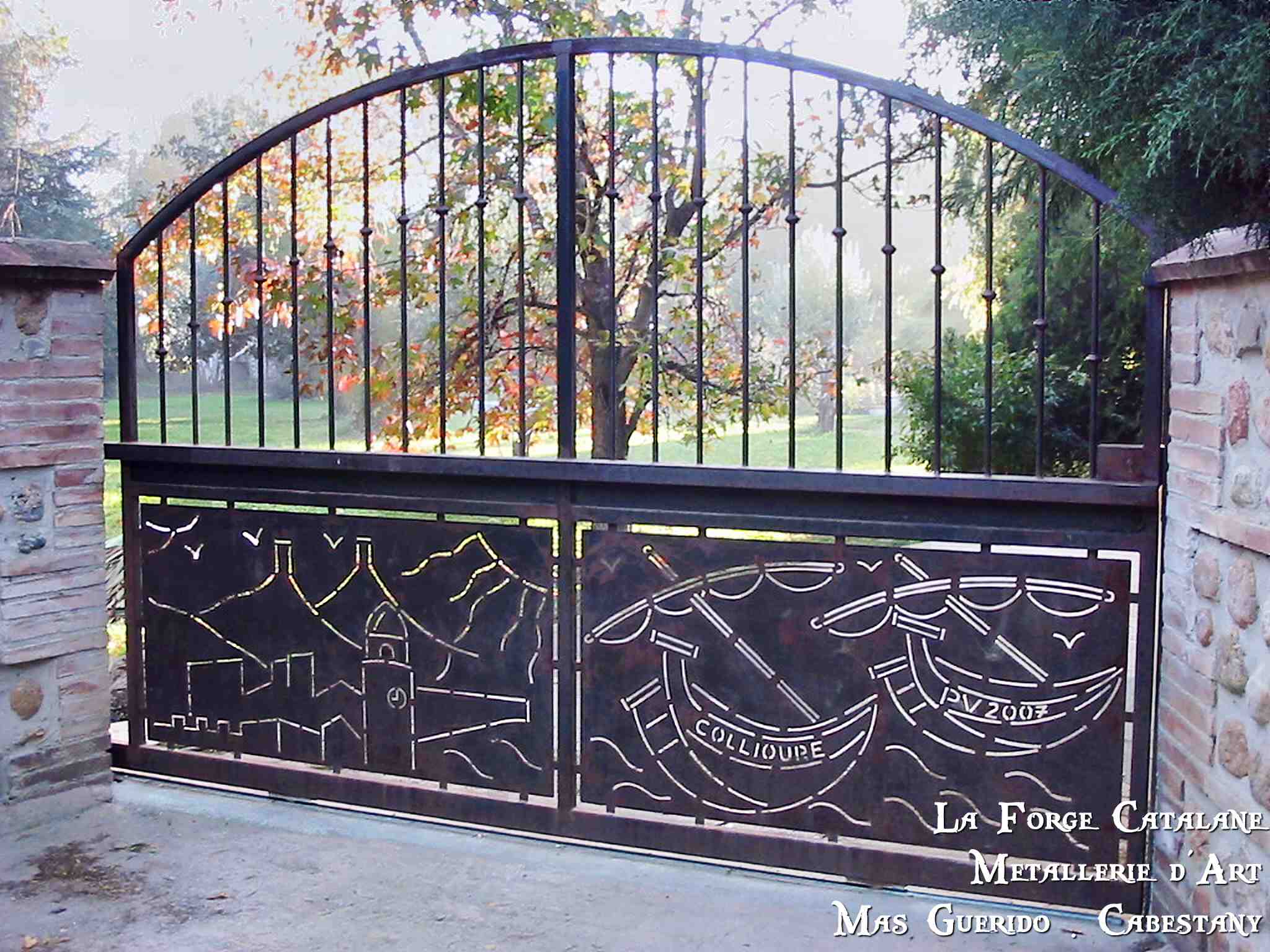 Portail tole decoupe laser rouille motif personnalise collioure forge catalane.jpg